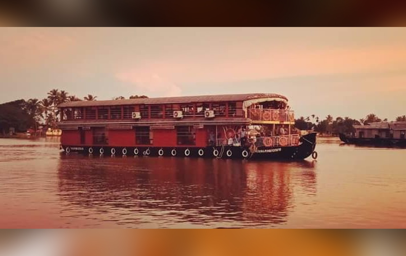 Special Houseboat Cruises